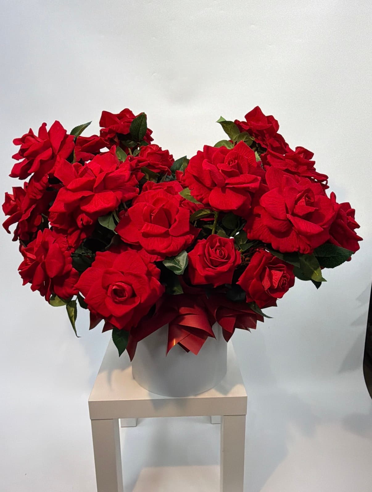 Flowerbox pełen róż – kwiaty na pogrzeb Trzcianka, Floragrafik