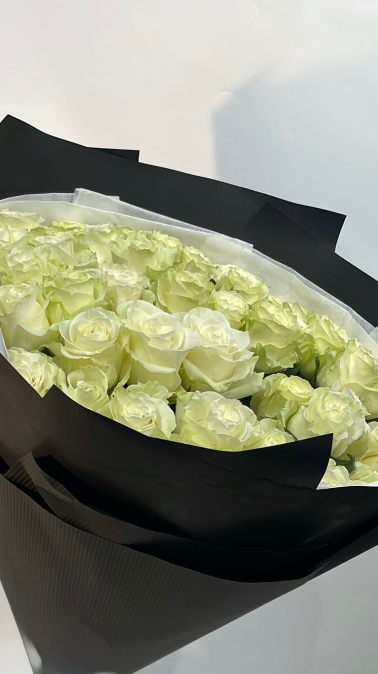 Wiązanka z białych róż – kwiaty na pogrzeb Trzcianka, Floragrafik