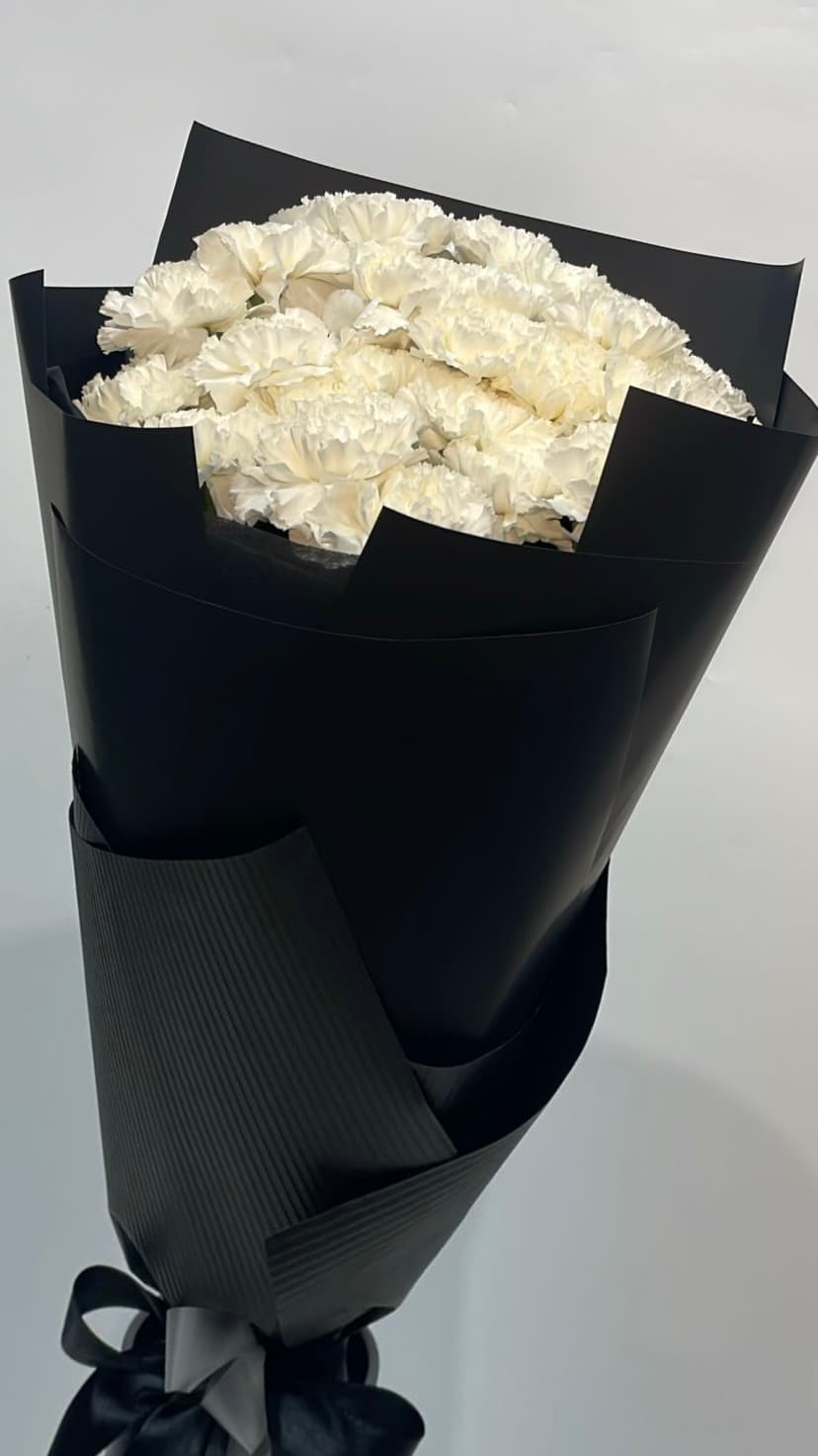 Wiązanka z białych goździków – kwiaty na pogrzeb Trzcianka, Floragrafik