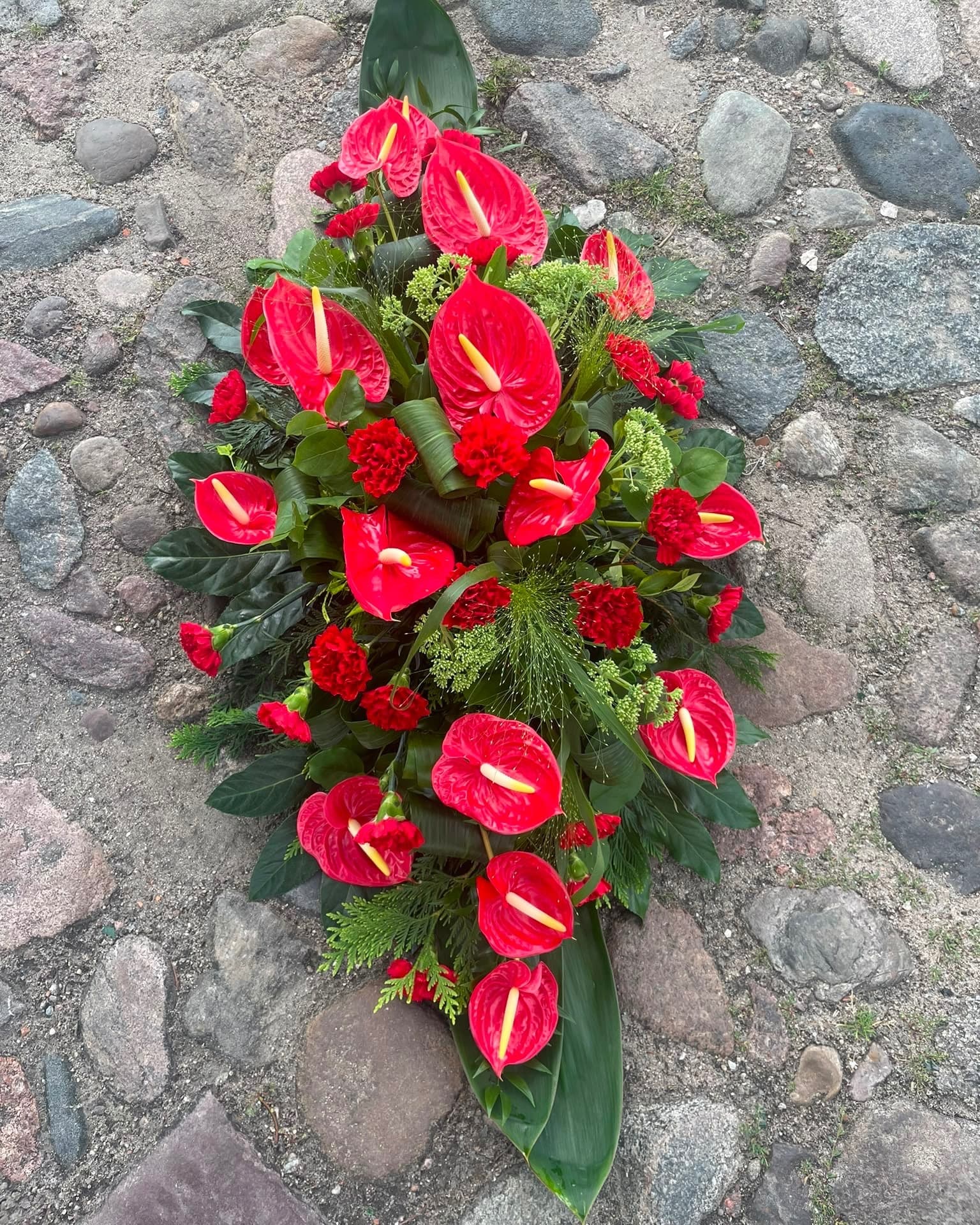 Elegancka wiązanka z anturium – kwiaty na pogrzeb Trzcianka, Floragrafik